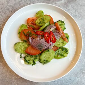 Овощной салат с кахетинским маслом