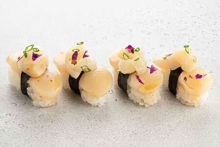 Суши с гребешком (4 шт)