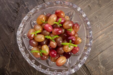 Маринованный виноград и моченые яблоки