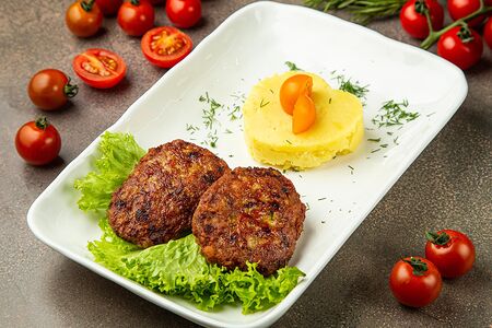 Домашняя куриная котлета с картофельным пюре