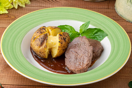 Томленая говядина с картофелем