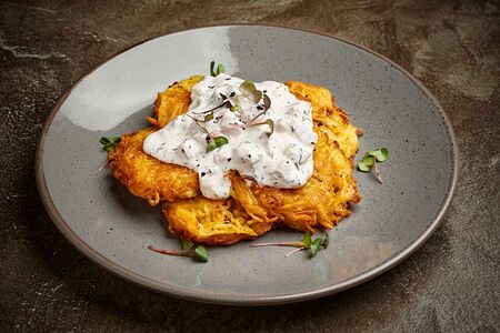 Драники с тартаром из кеты малой соли