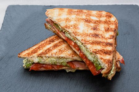 Сендвич с ветчиной и сыром