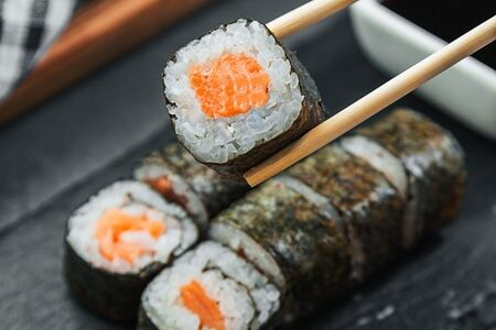 Ролл Сяке маки