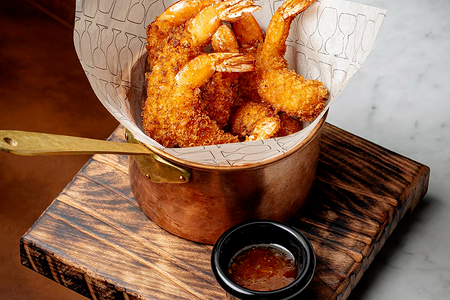 Тигровые креветки фри с имбирным соусом