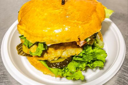 Бургер с куриной котлетой