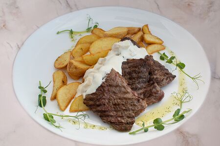 Телятина с картофелем по-деревенски