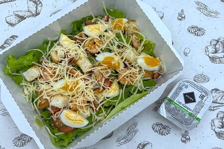 Салат Цезарь с креветками