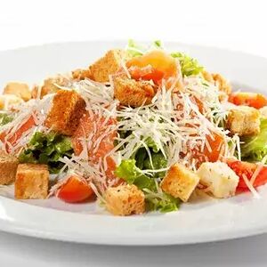 Салат Цезарь с семгой