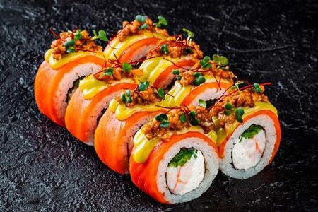 Ролл Гранд Гурмэ с креветкой, лососем и угрём