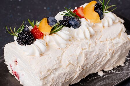 Меренговый рулет 