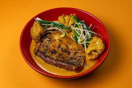 Спинка трески в кокосовом маринаде карри масала