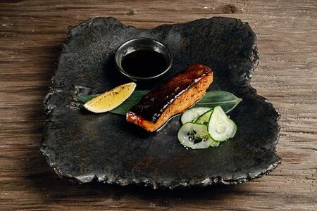 Лосось терияки и кунжутные огурцы