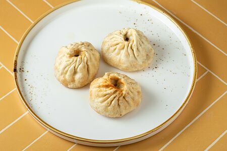 Бууза жаренная со свининой и говядиной порция (3шт)