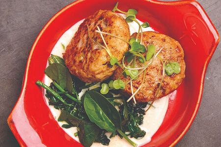 Котлеты из кролика с соусом из сыра и мускатного ореха