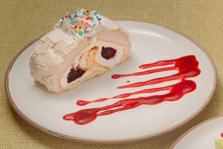 Меренговый рулет