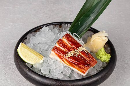 Сашими Угорь