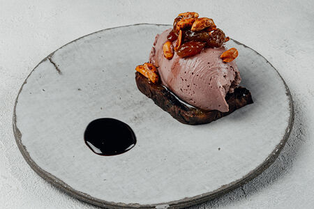 Паштет из утки на хлебе из сухофруктов