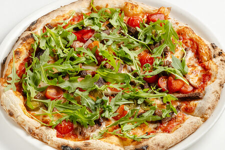 Пицца с говядиной и халапеньо