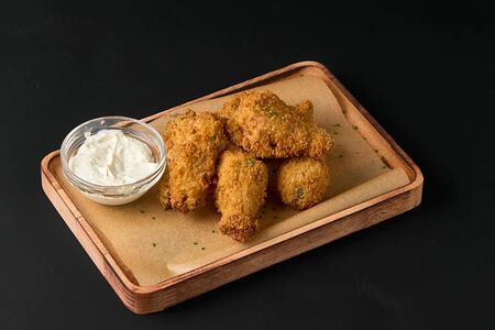 Криспи-крылья с домашним соусом ранч