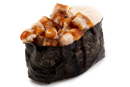 Гункан с сыром и угрем