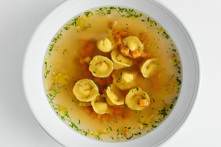 Куриный суп, равиоли с куриным муссом