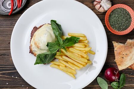 Свинина Купеческая с картофелем фри