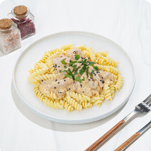 Цыпленок Том Ям с пастой Фузилли