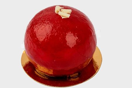 Пирожное Малиновая бомба Бенье