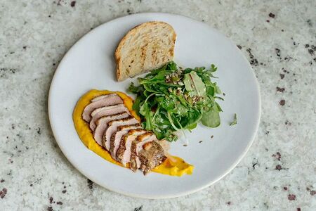 Утиная грудка с муссом из тыквы и шалфея