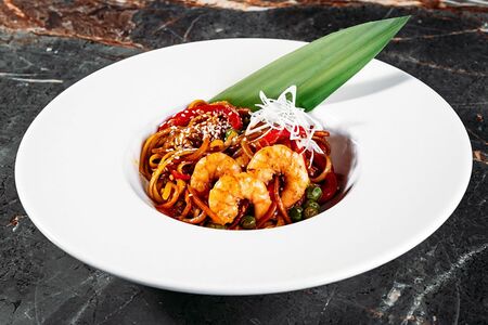 Удон с креветками