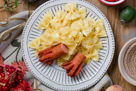 Макароны Бабочки с Осьминожками из сосисок