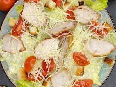 Салат Цезарь c курицей