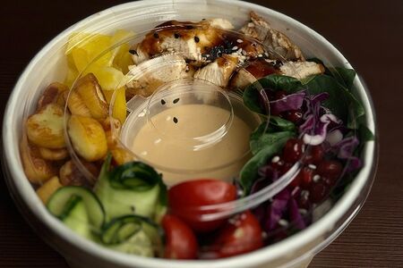 Боул с курицей и копченым сыром