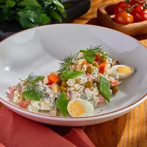 Оливье с копченой куриной грудкой