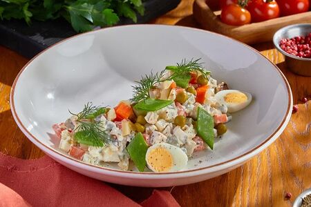 Оливье с копченой куриной грудкой
