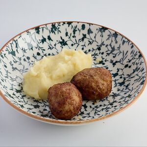 Куриные котлеты с картофельным пюре