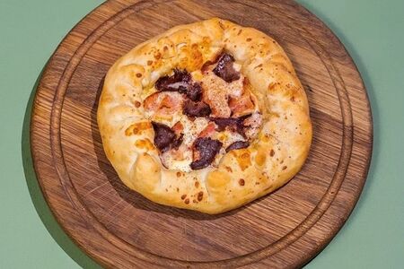 Бугаца македонская с говядиной, беконом и сыром