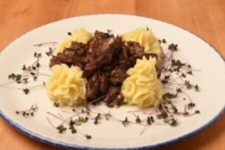 Печень куриная с картофельным пюре