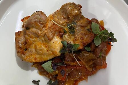 Лобио с филе бедра в соусе