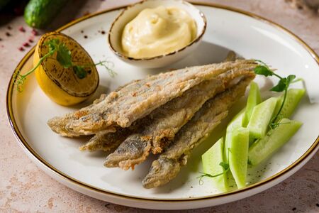 Корюшка с соусом айоли и огурцом
