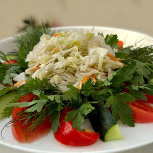 Ассорти из свежих овощей и зелени