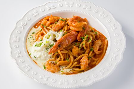 Спагетти с креветкой и страчателлой