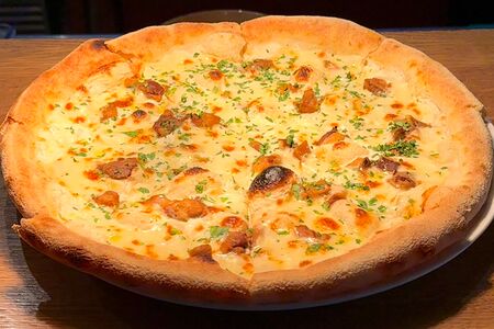 Пицца с белыми грибами и трюфельным маслом