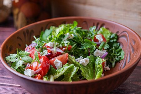 Салат с молодым сыром