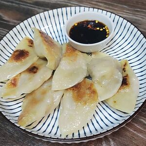 Гедза со свининой и японским соусом