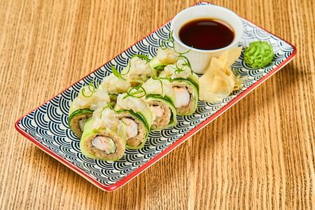 Ролл с креветкой