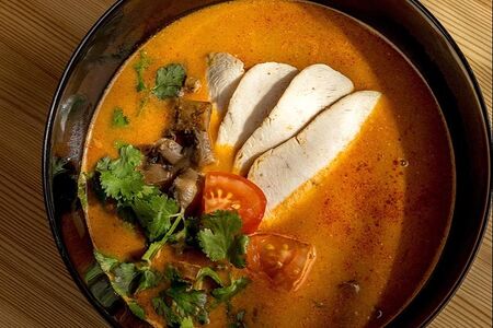 Суп Рамен том ям с курицей