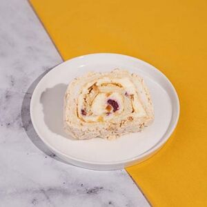 Меренговый рулет с малиной