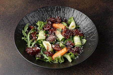 Салат с куриной печенью и овечьим сыром